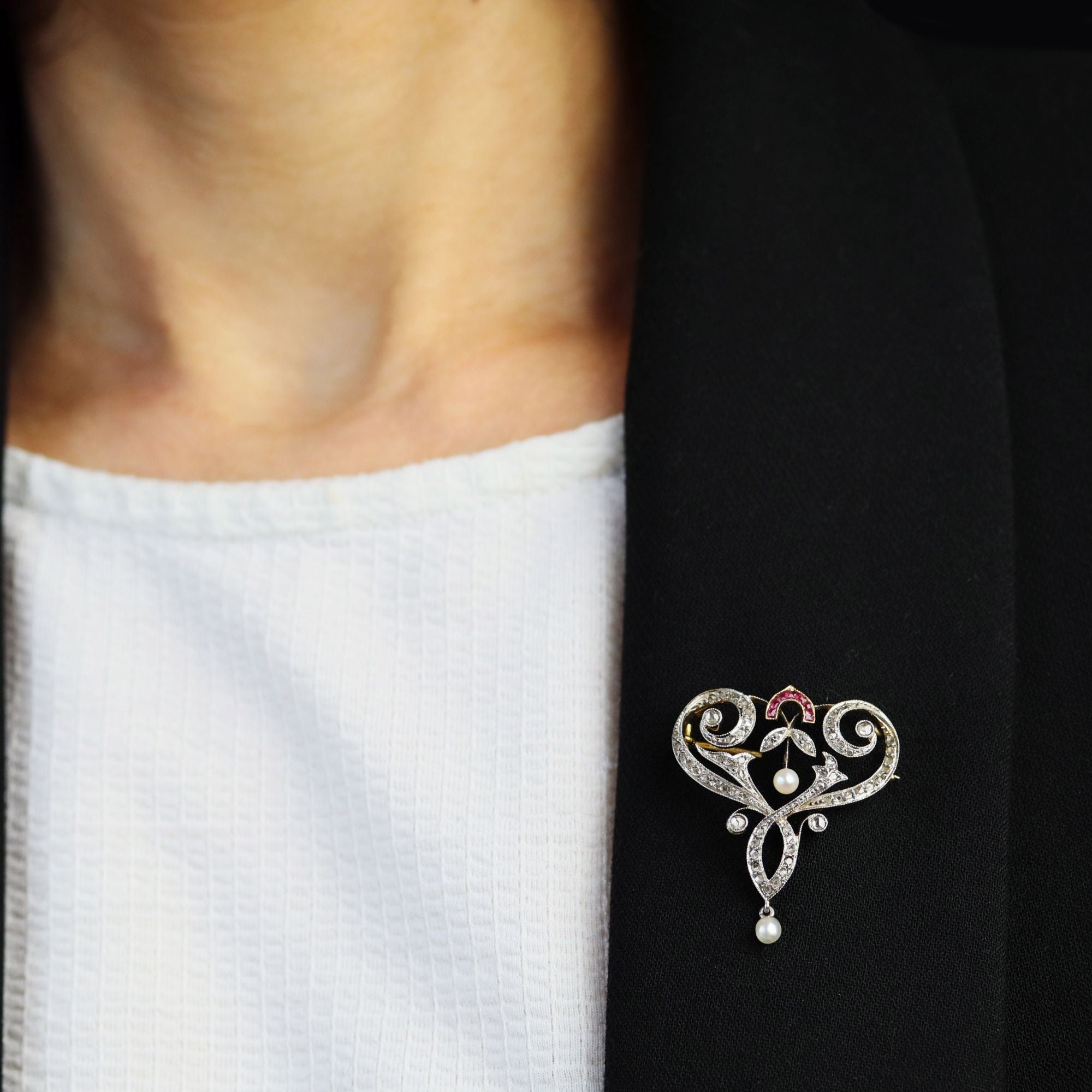 Broche pendentif Art Nouveau diamants perles fines et rubis