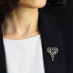 Broche pendentif Art Nouveau en or jaune et platine avec diamants, perles fines et rubis - Castafiore