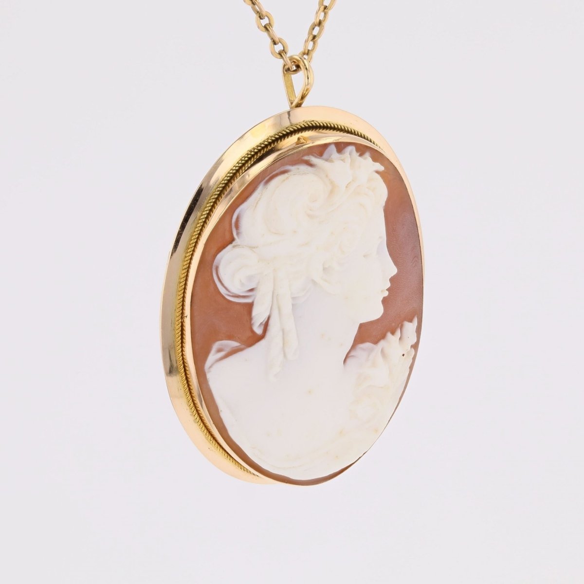 Brooch cameo pendant yellow gold