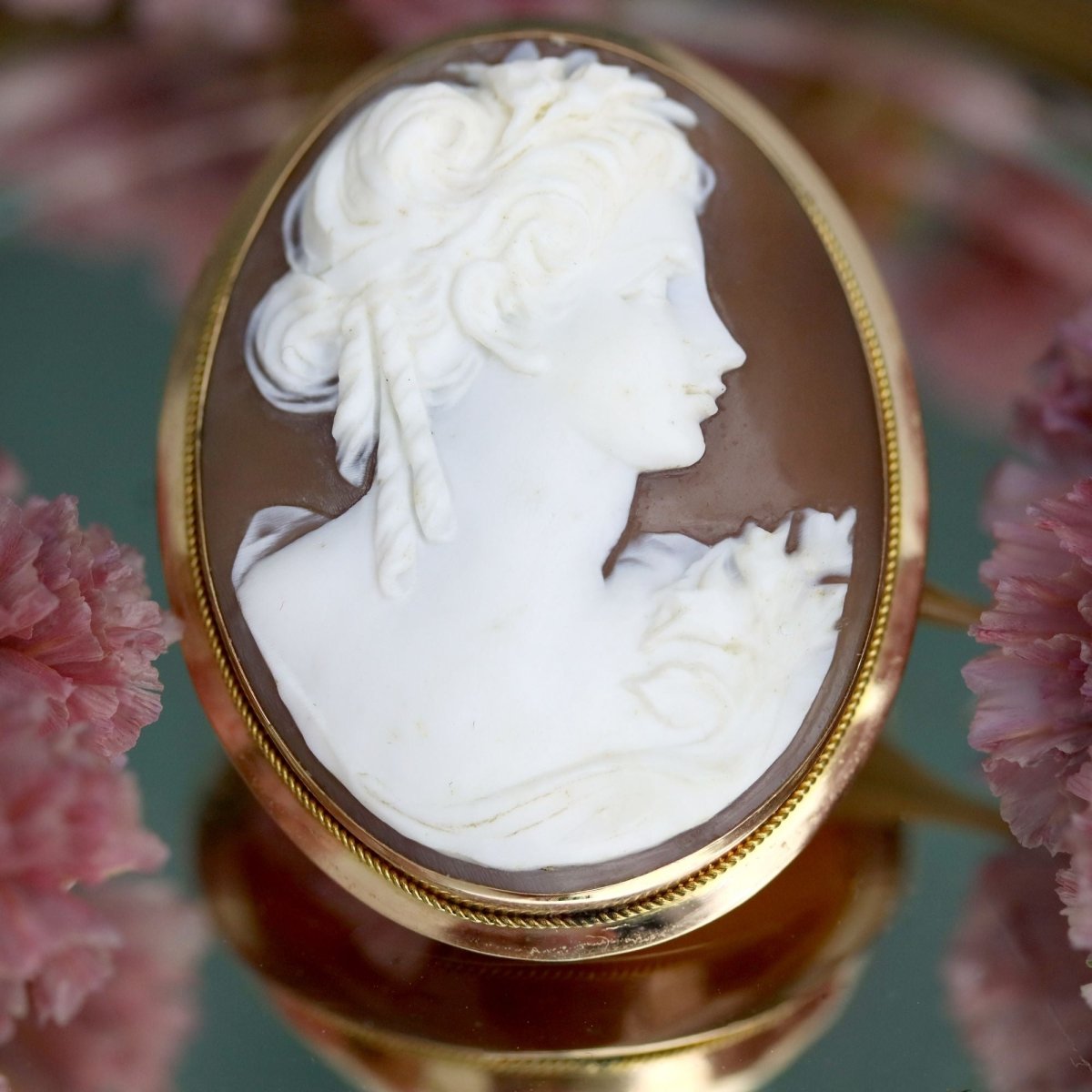 Brooch cameo pendant yellow gold