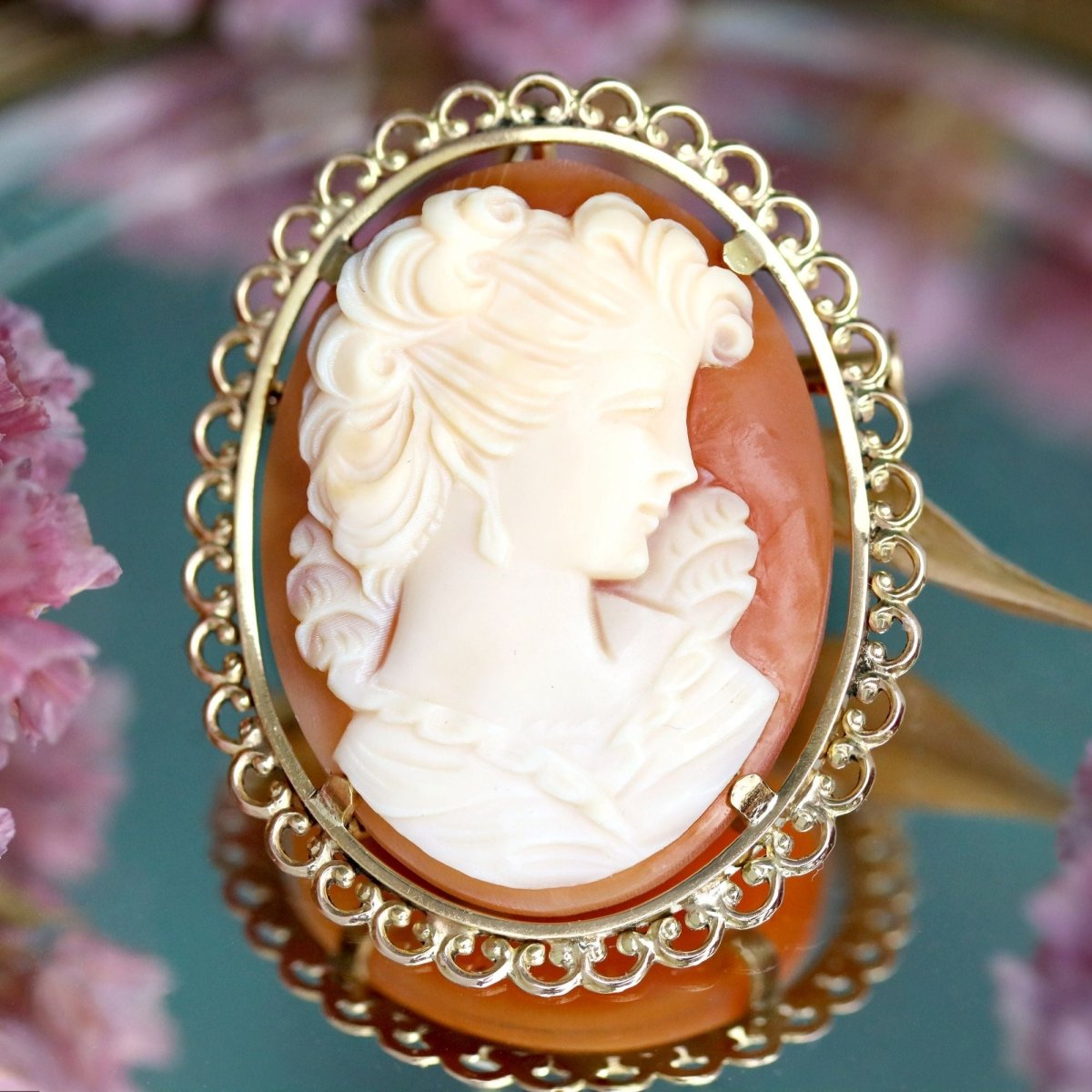 Brooch cameo pendant yellow gold vintage
