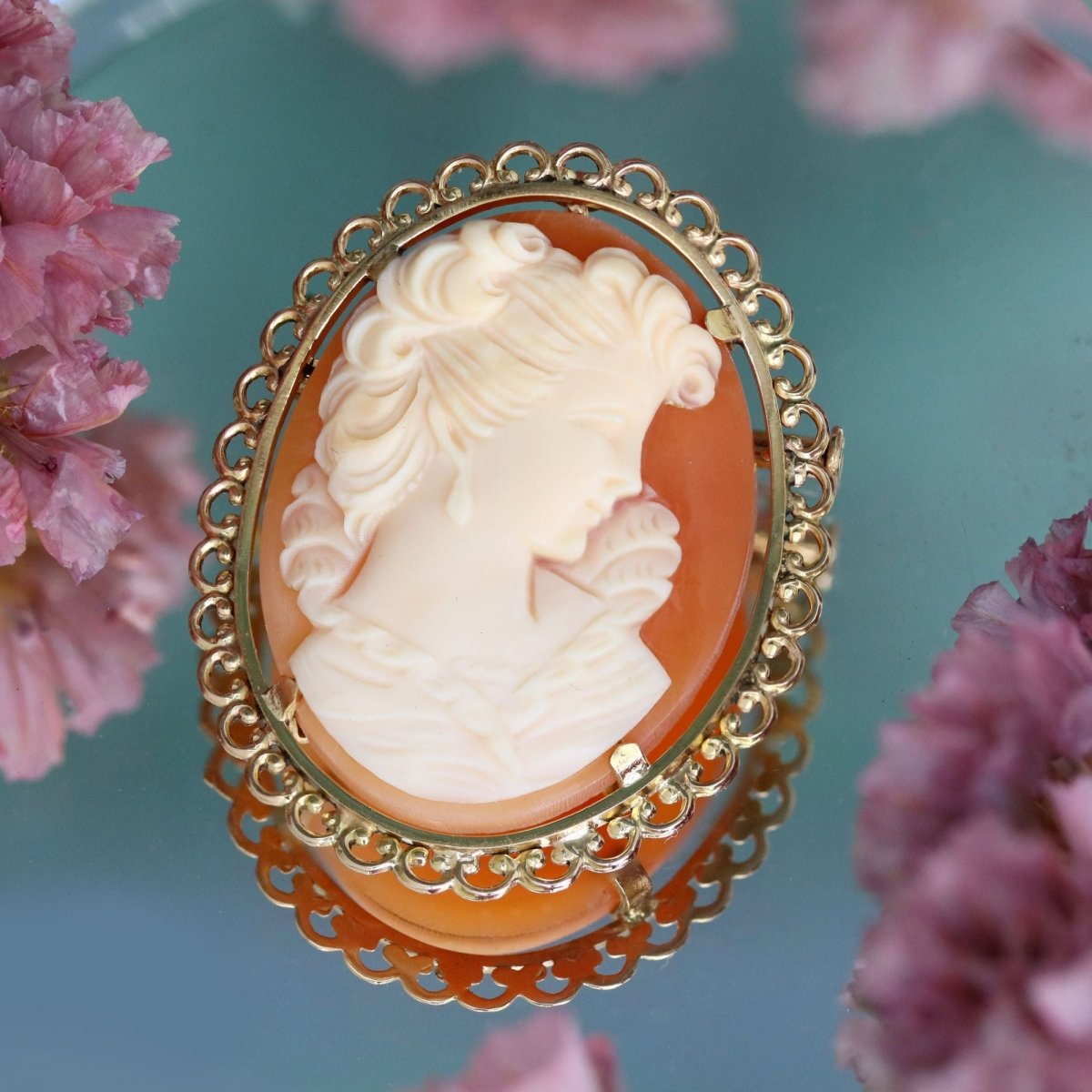 Brooch cameo pendant yellow gold vintage