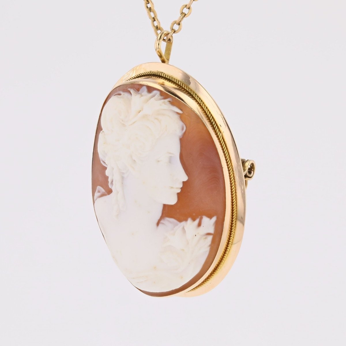 Brooch cameo pendant yellow gold