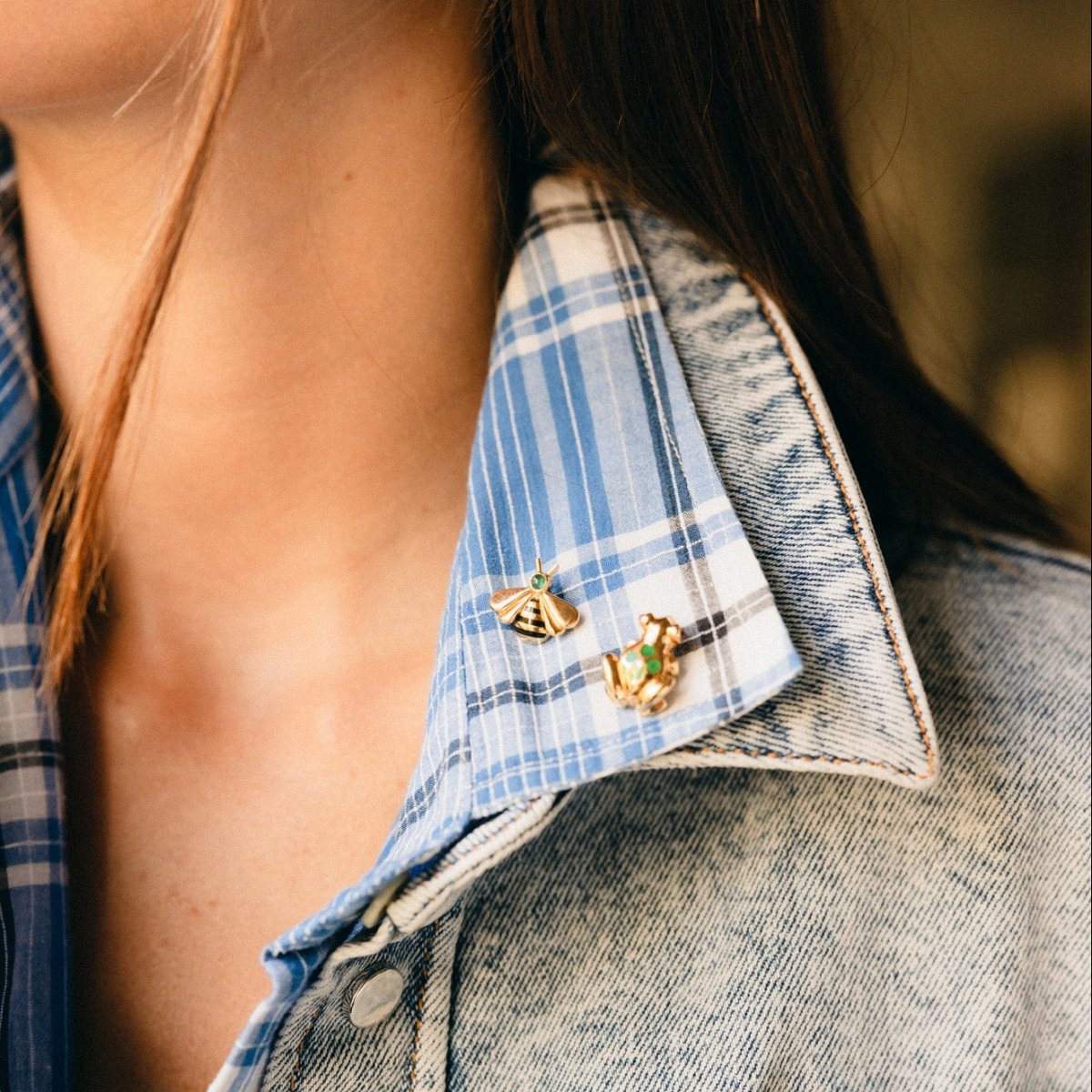 Broche Pin CARTIER "Grenouille" en or jaune, émail et rubis - Castafiore