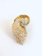 Broche Rétro Volute 1.30 Carats Diamants Or Jaune 18 Carats - Castafiore