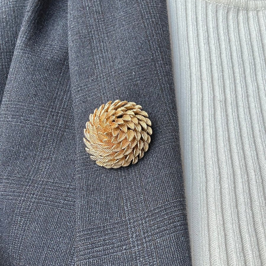 Broche ronde "Feuillage" en or jaune - Castafiore