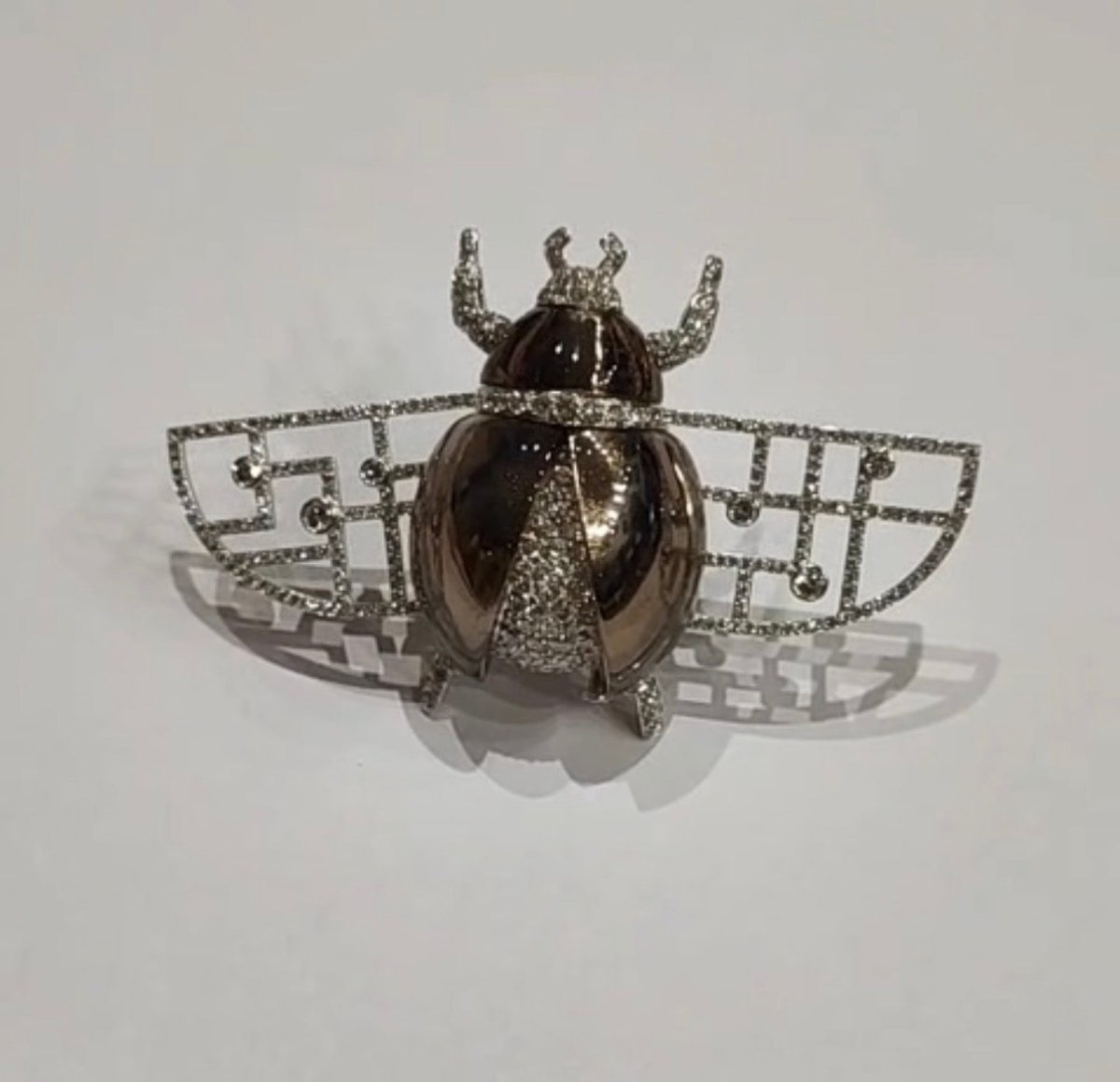 Broche Scarabée en Or blanc - Castafiore