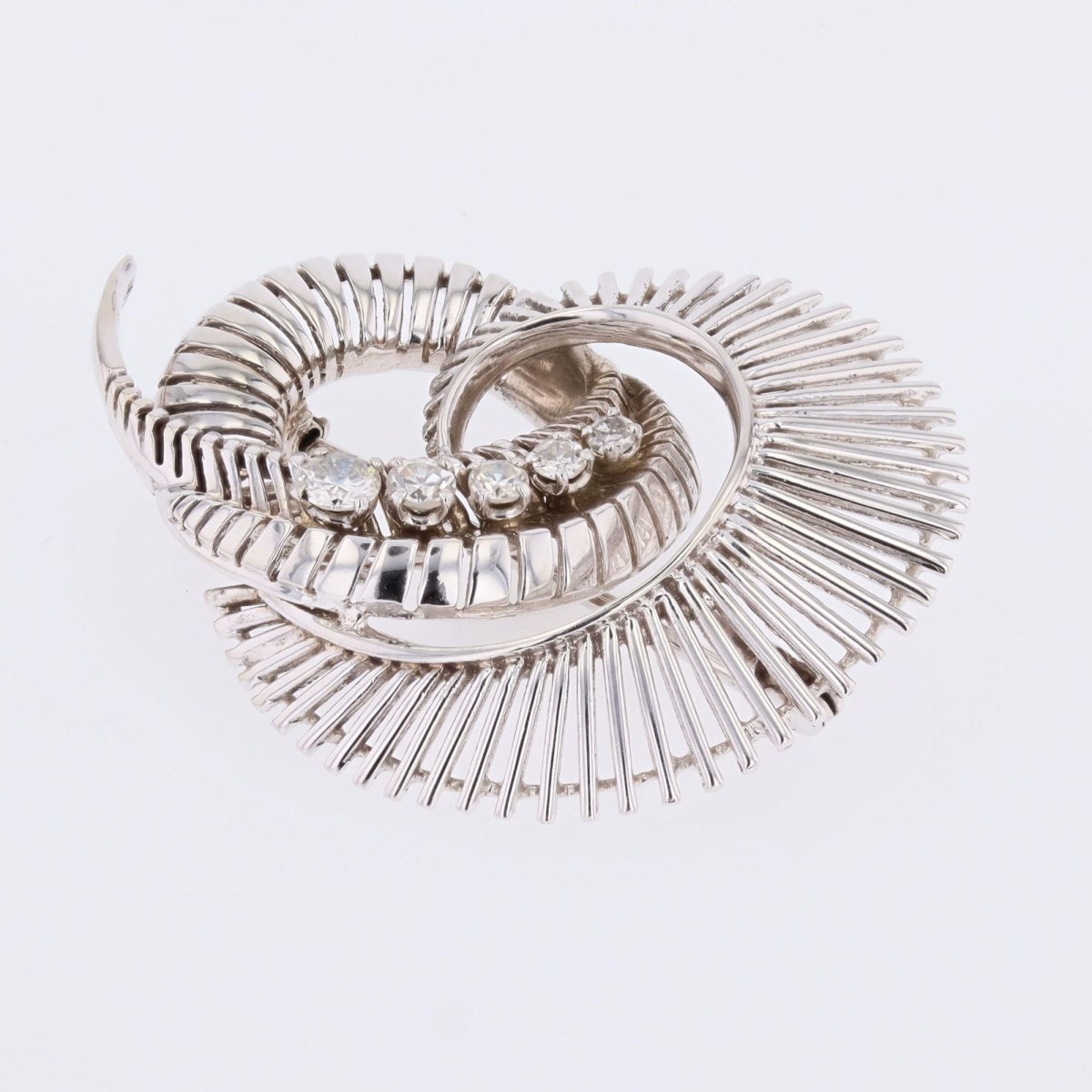 Brooch vintage white gold diamonds spiral