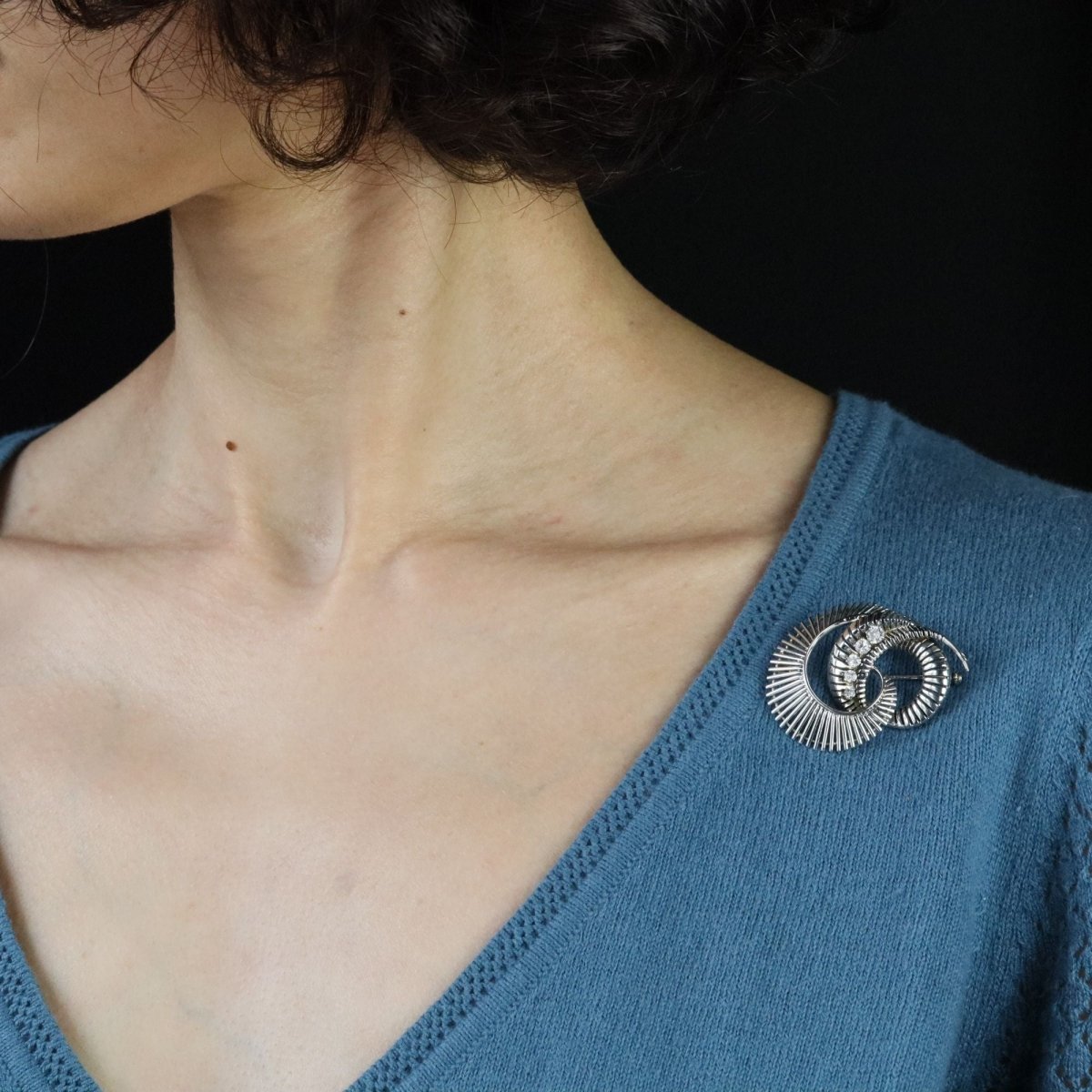 Brooch vintage white gold diamonds spiral