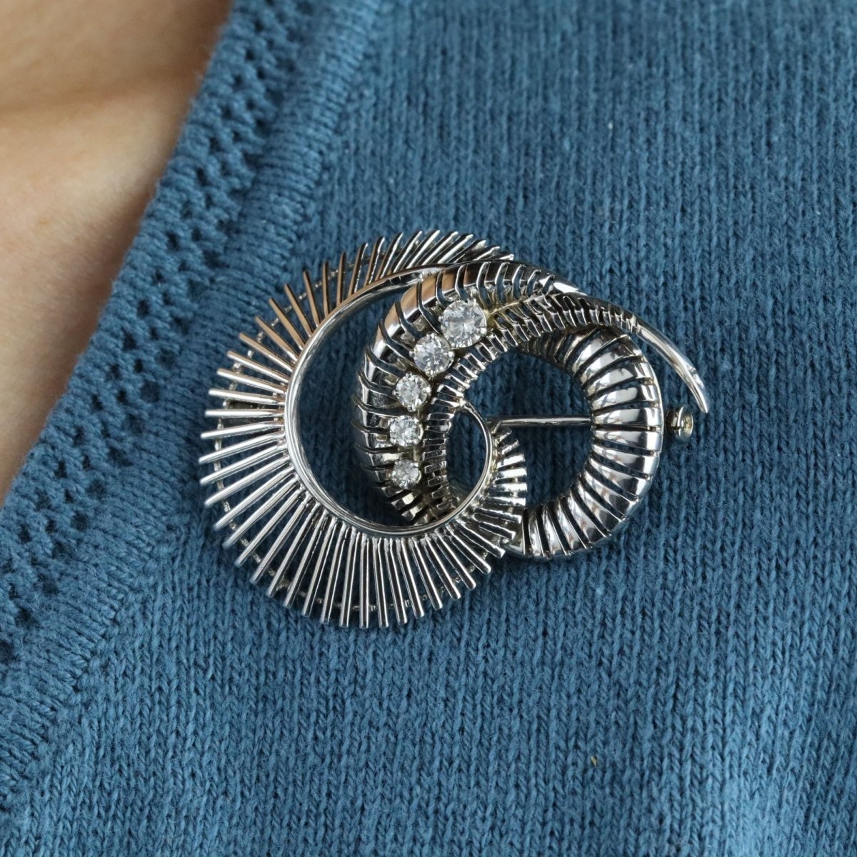 Brooch vintage white gold diamonds spiral