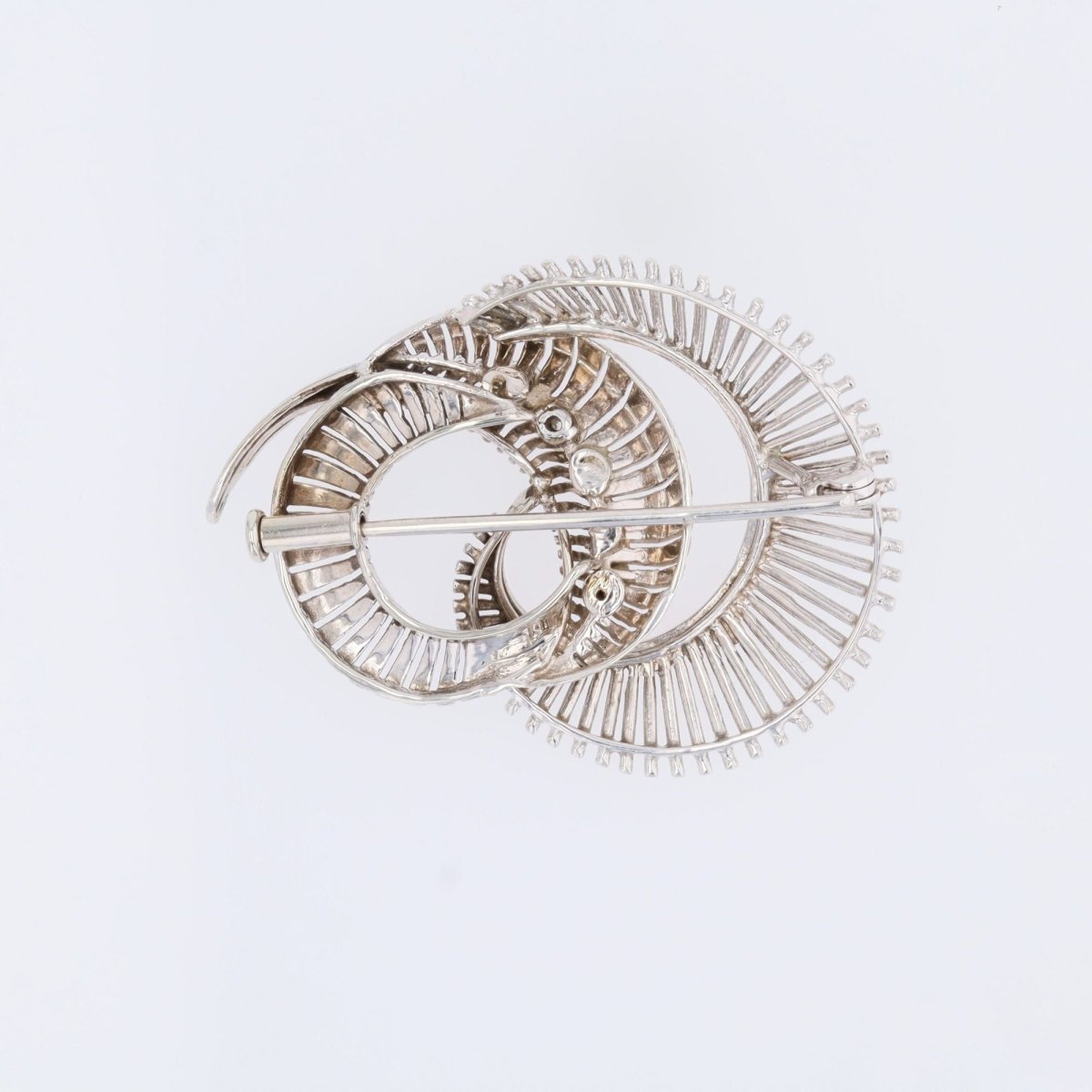 Brooch vintage white gold diamonds spiral