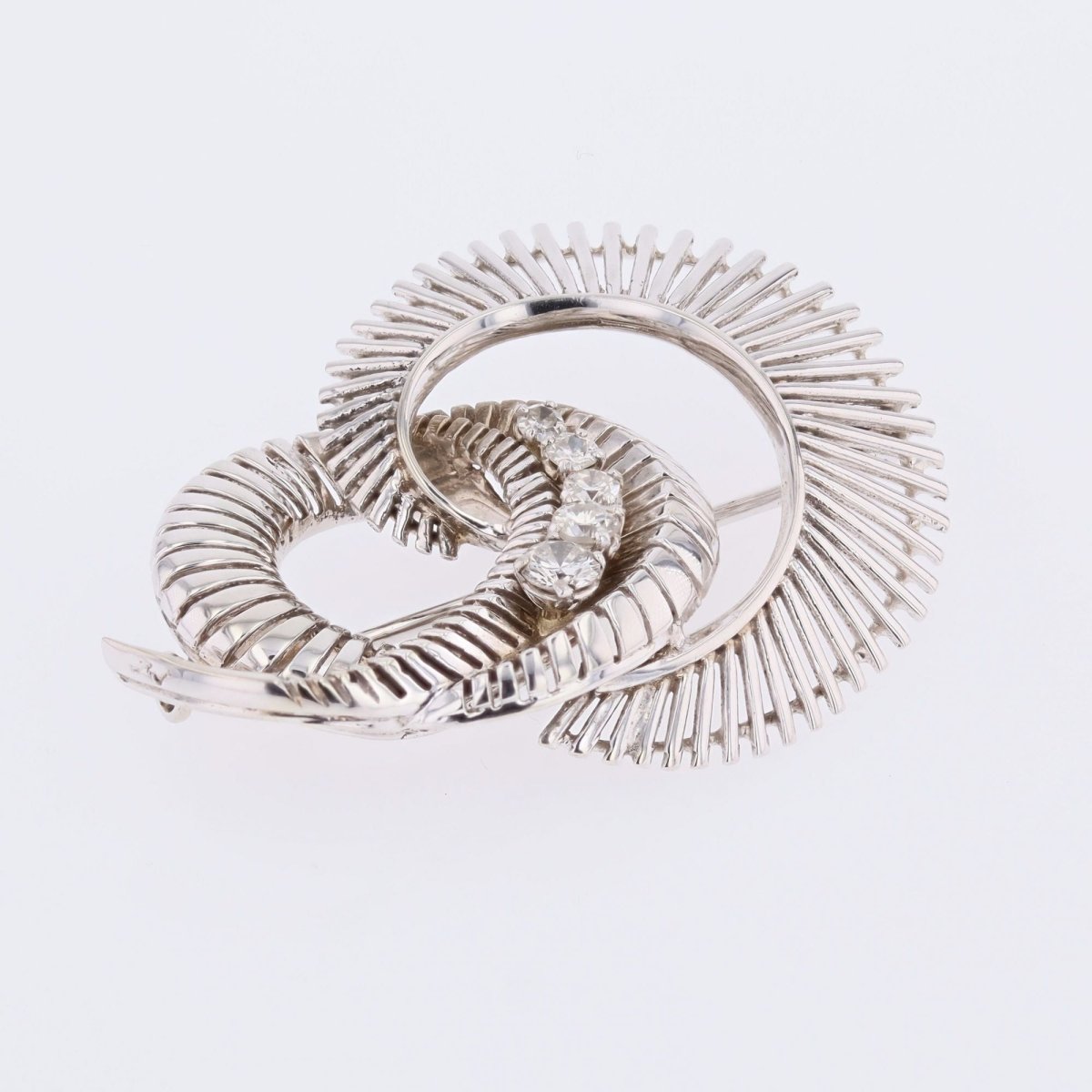 Brooch vintage white gold diamonds spiral