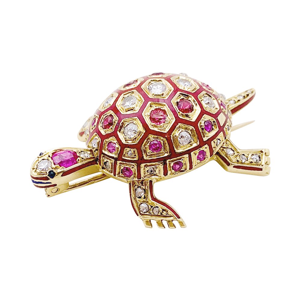 Broche "Tortue" en or jaune, émail, rubis, saphirs et diamants - Castafiore