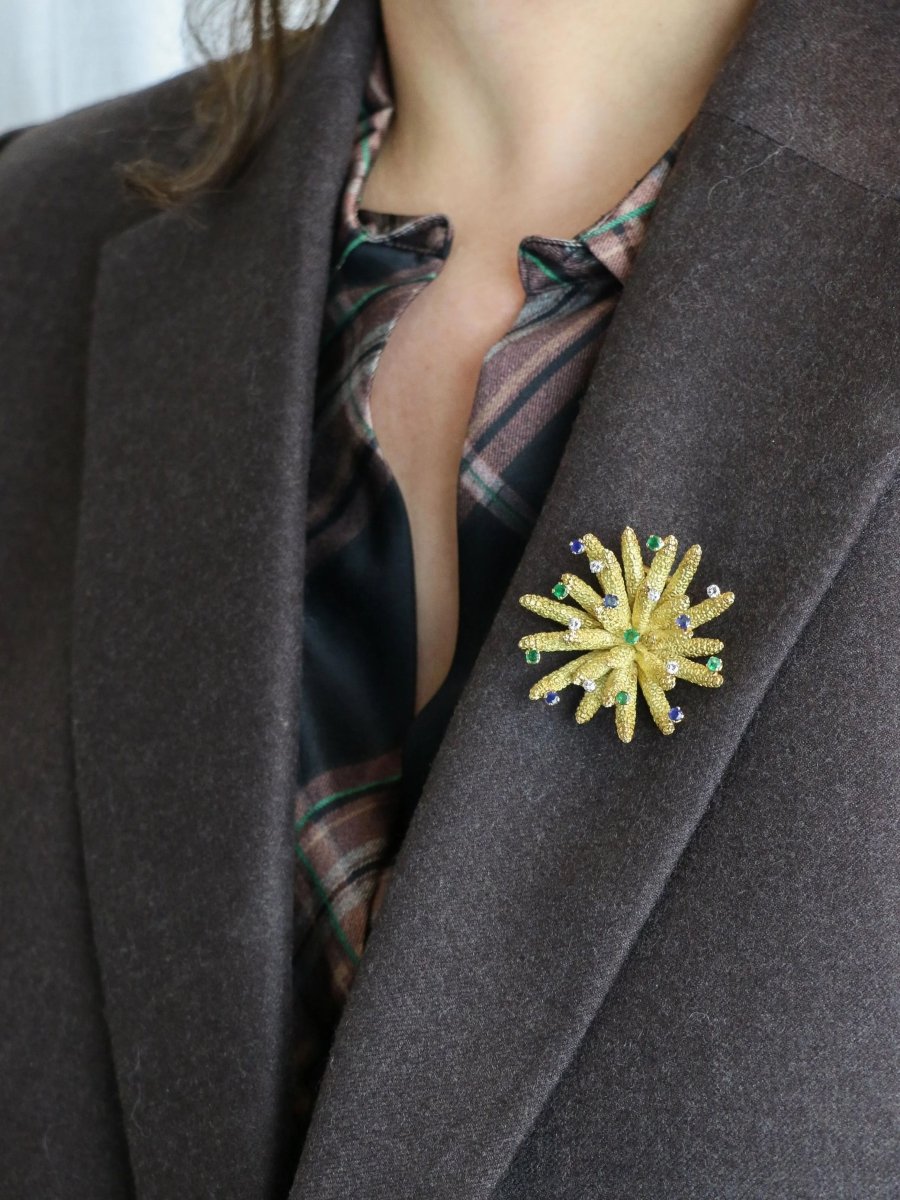 Broche vintage anémone or jaune diamants émeraudes saphirs - Castafiore