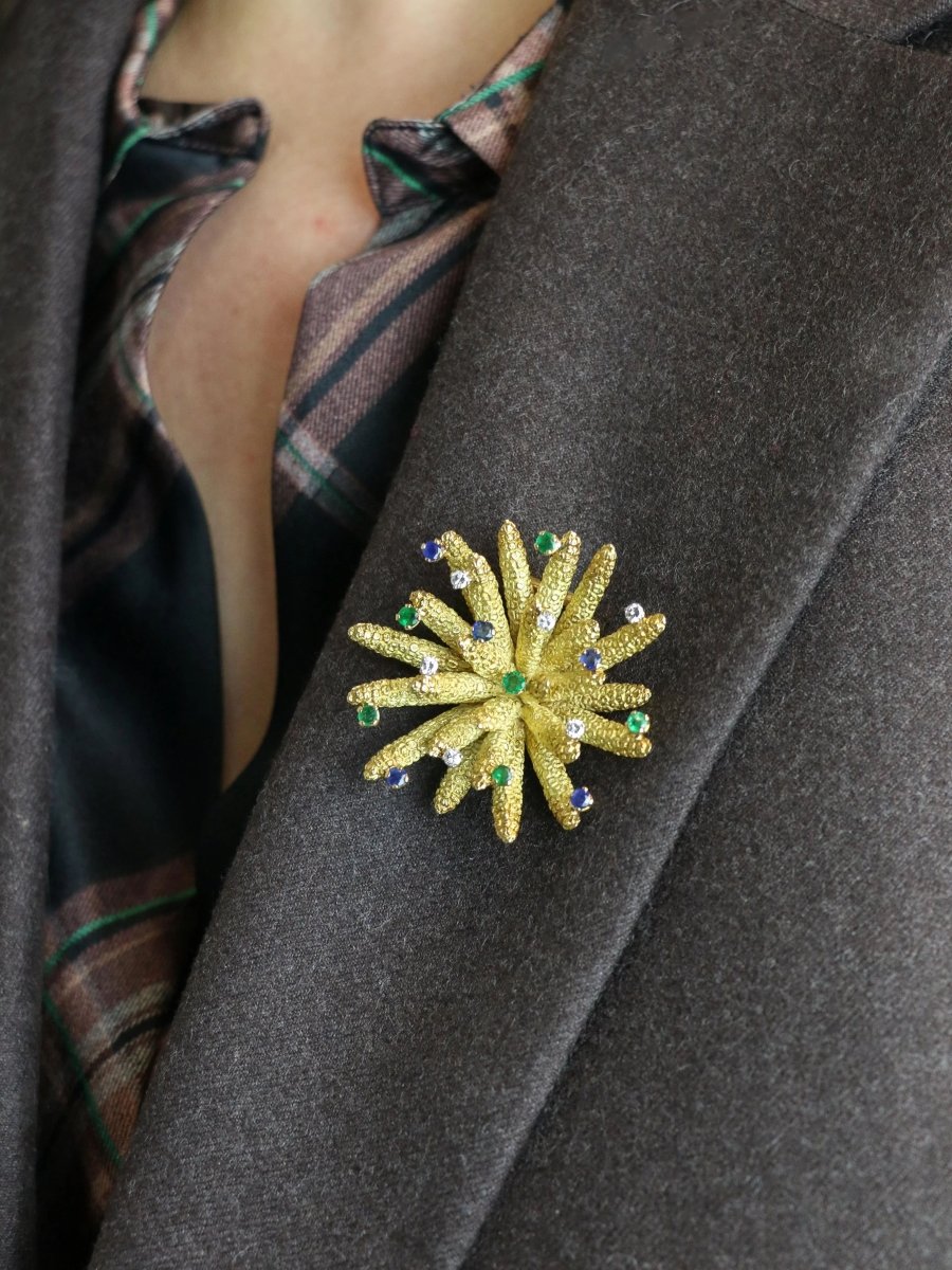 Broche vintage anémone or jaune diamants émeraudes saphirs - Castafiore