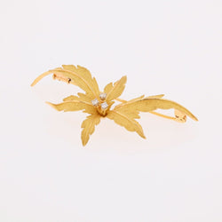 Brooch in amati gold and diamonds