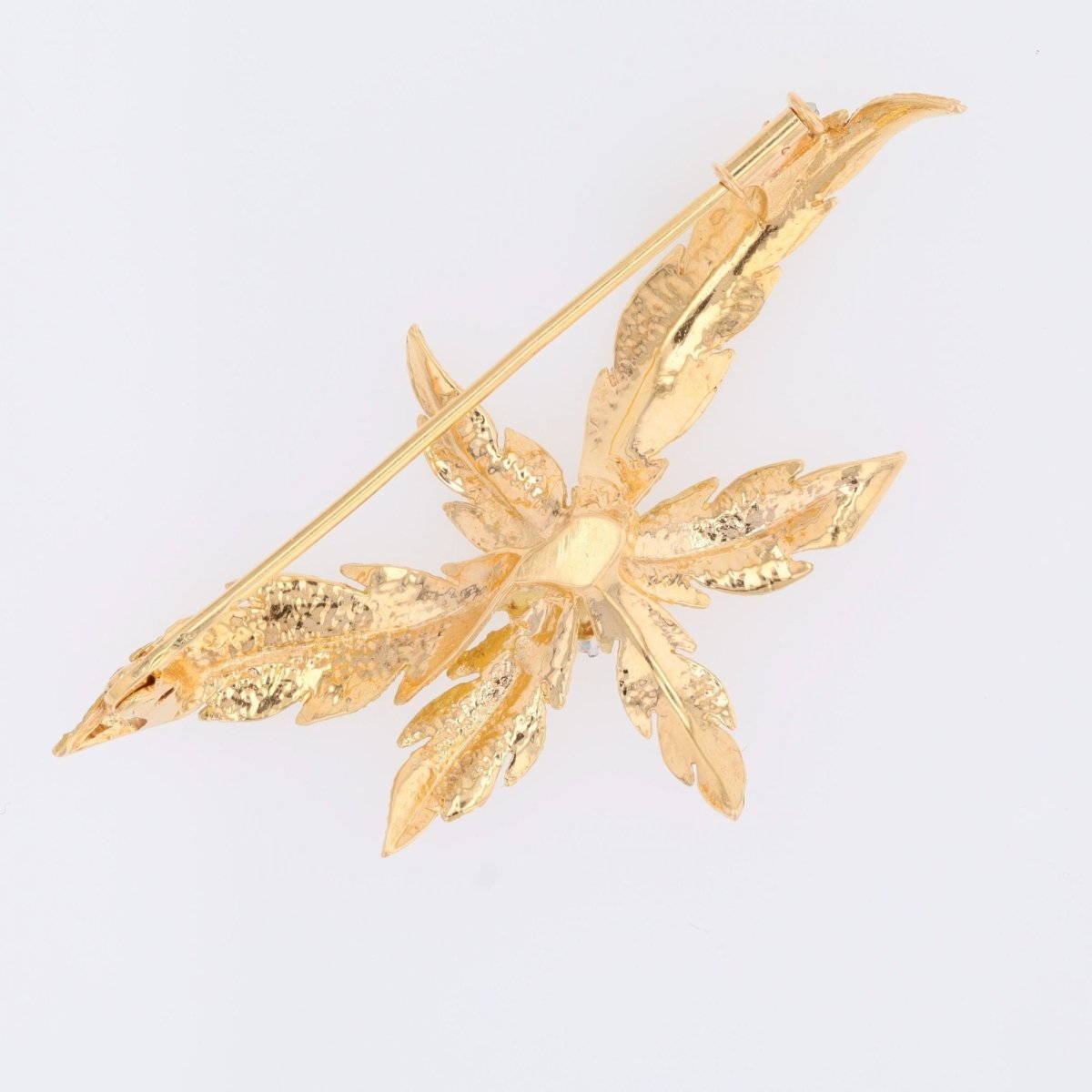 Brooch in amati gold and diamonds