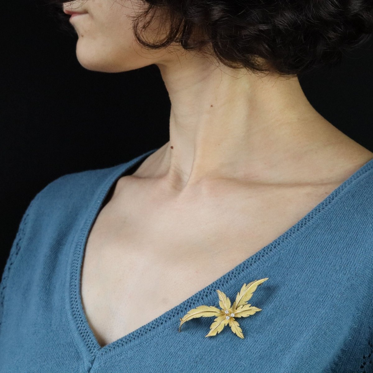 Brooch in amati gold and diamonds