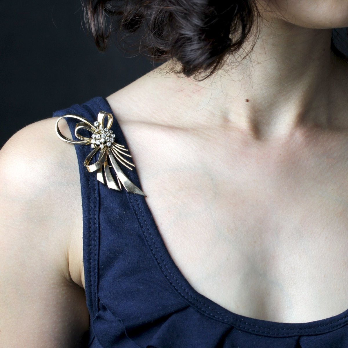 Broche VINTAGE Nœud en or rose et diamants - Castafiore