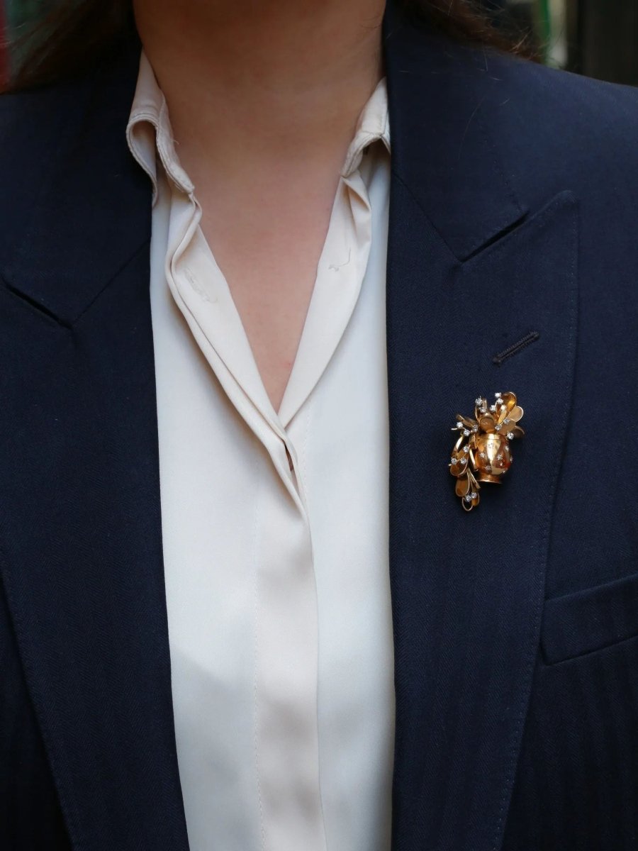 Broche vintage pot de fleurs or jaune platine diamants - Castafiore