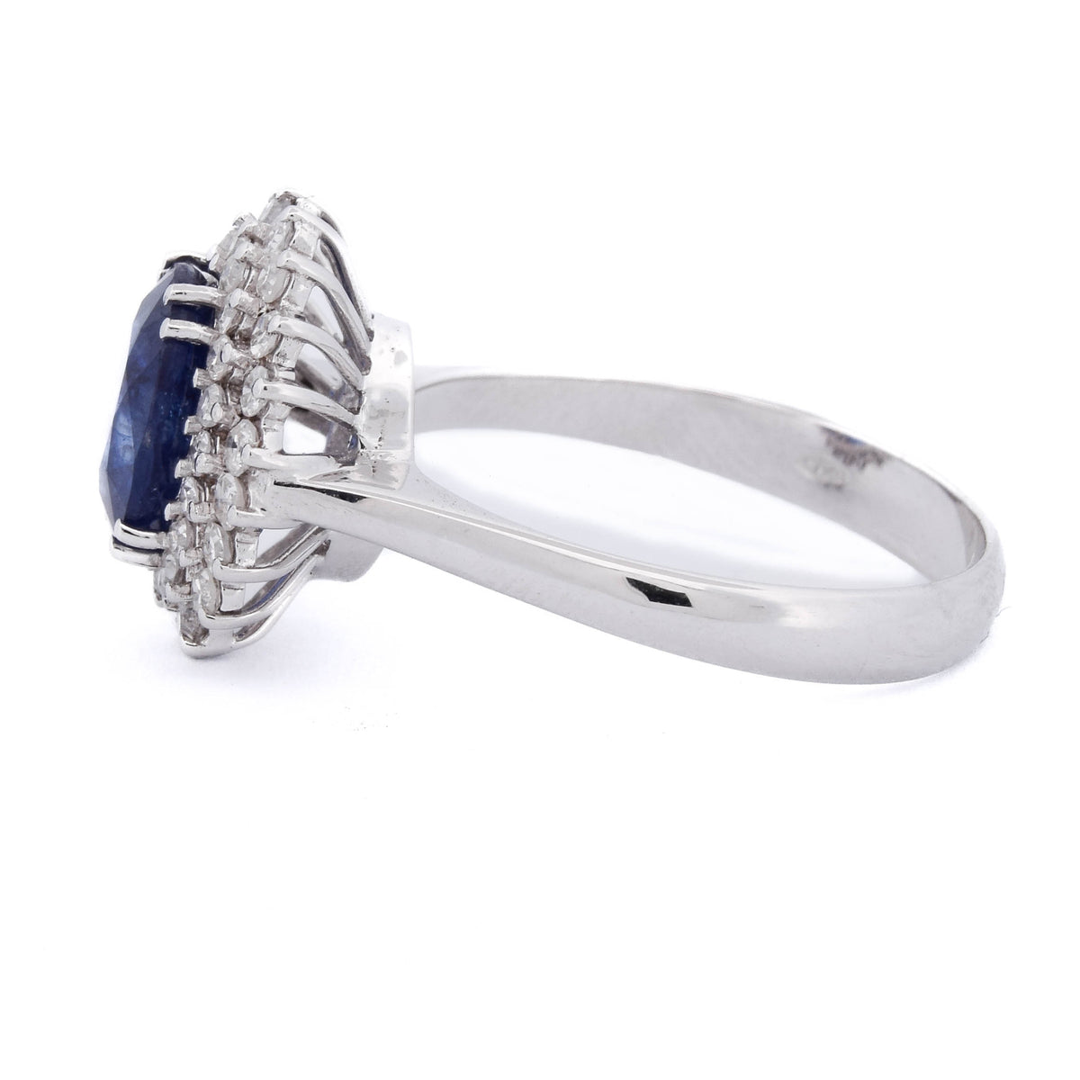 Bague Entourage en or blanc, saphir et diamants