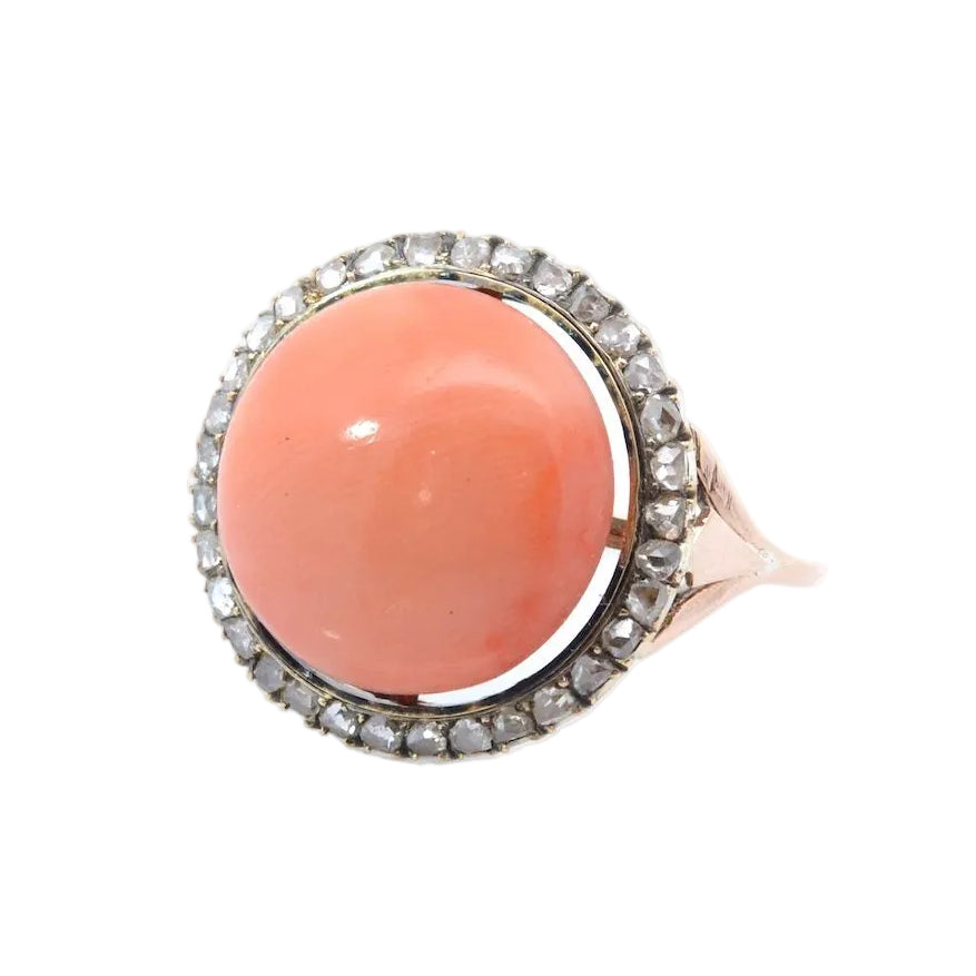 Entourage Ring in yellow gold, coral, and diamonds