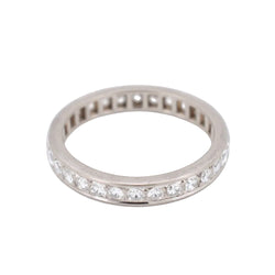 Wedding band ring in white gold and diamonds