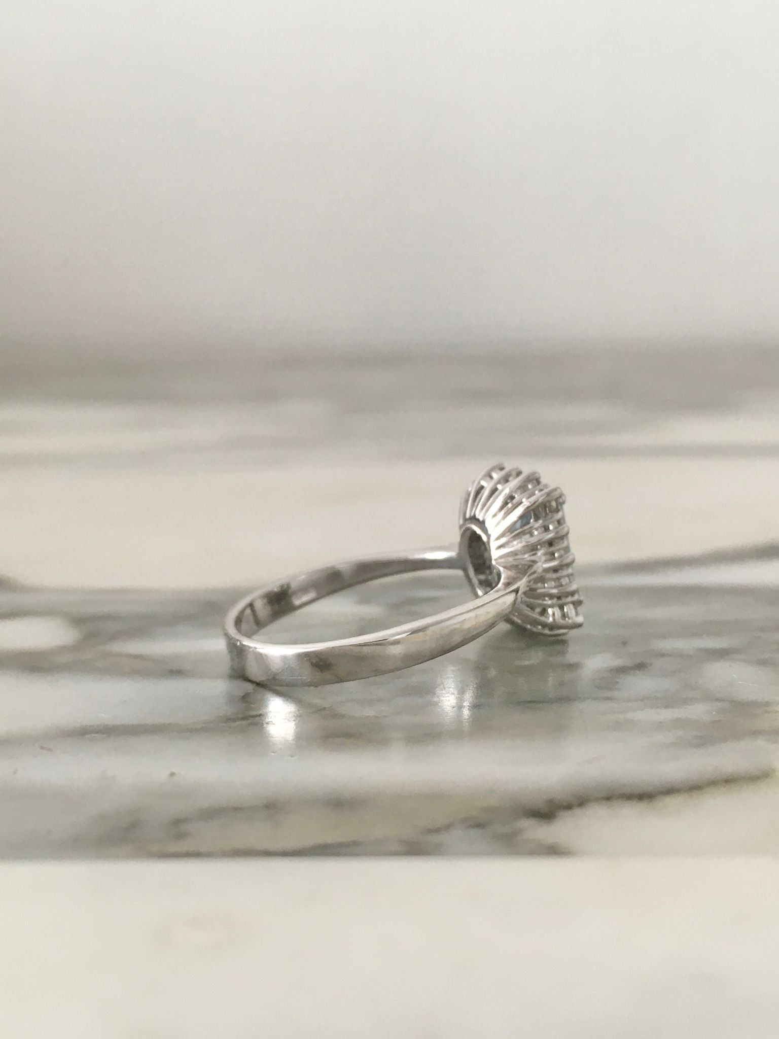Entourage Ring in white gold, aquamarine and diamonds