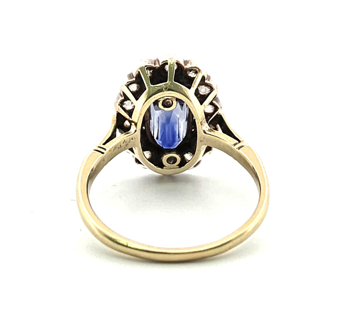 Entourage Ring in yellow gold, silver, sapphire, and diamonds