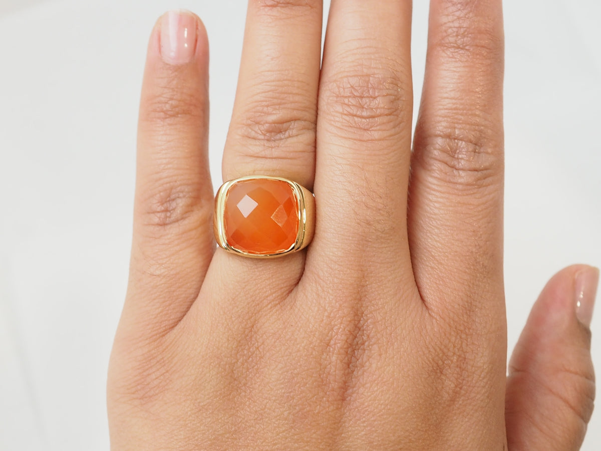 Bague Chevalière en or jaune et cornaline