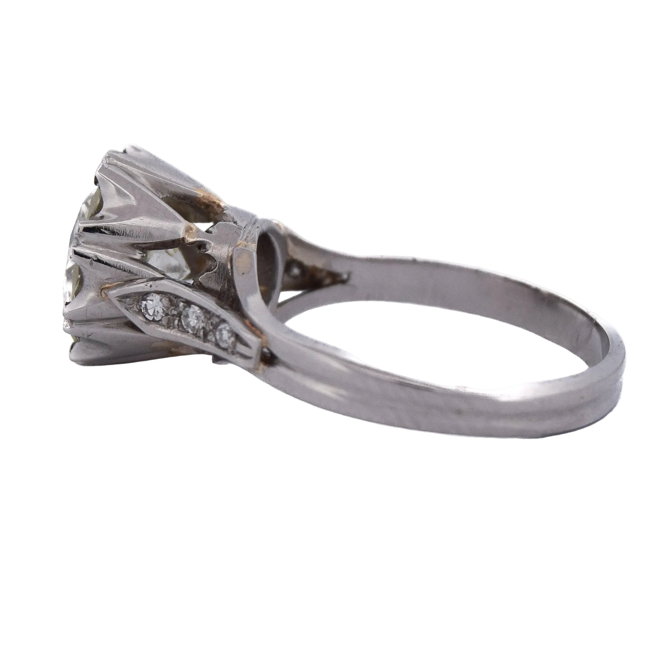 Ring Solitaire in paltinium and diamonds