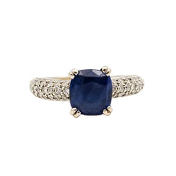Ring in white gold, sapphire and diamonds.
