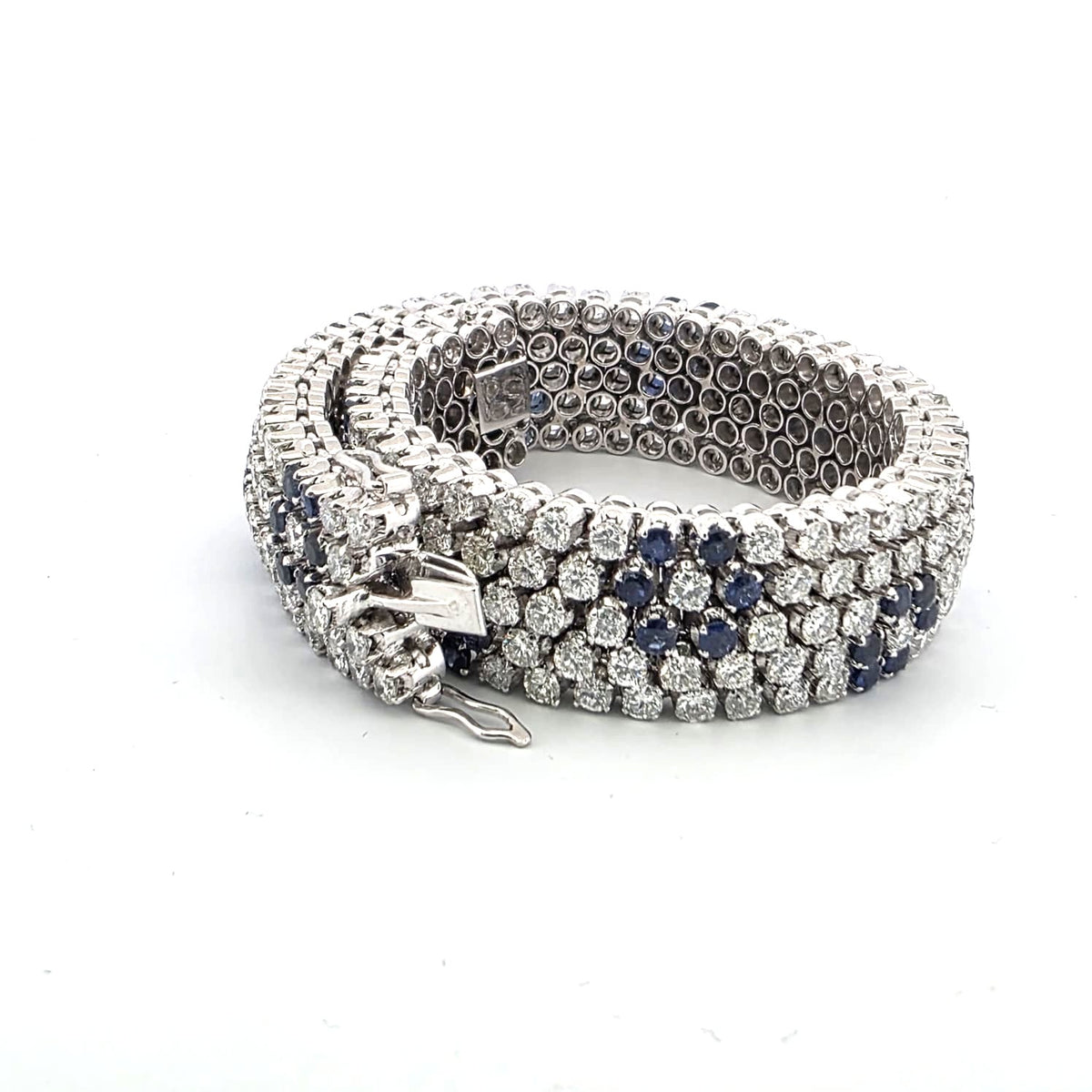 Bracelet Souple en or blanc, saphirs et diamants