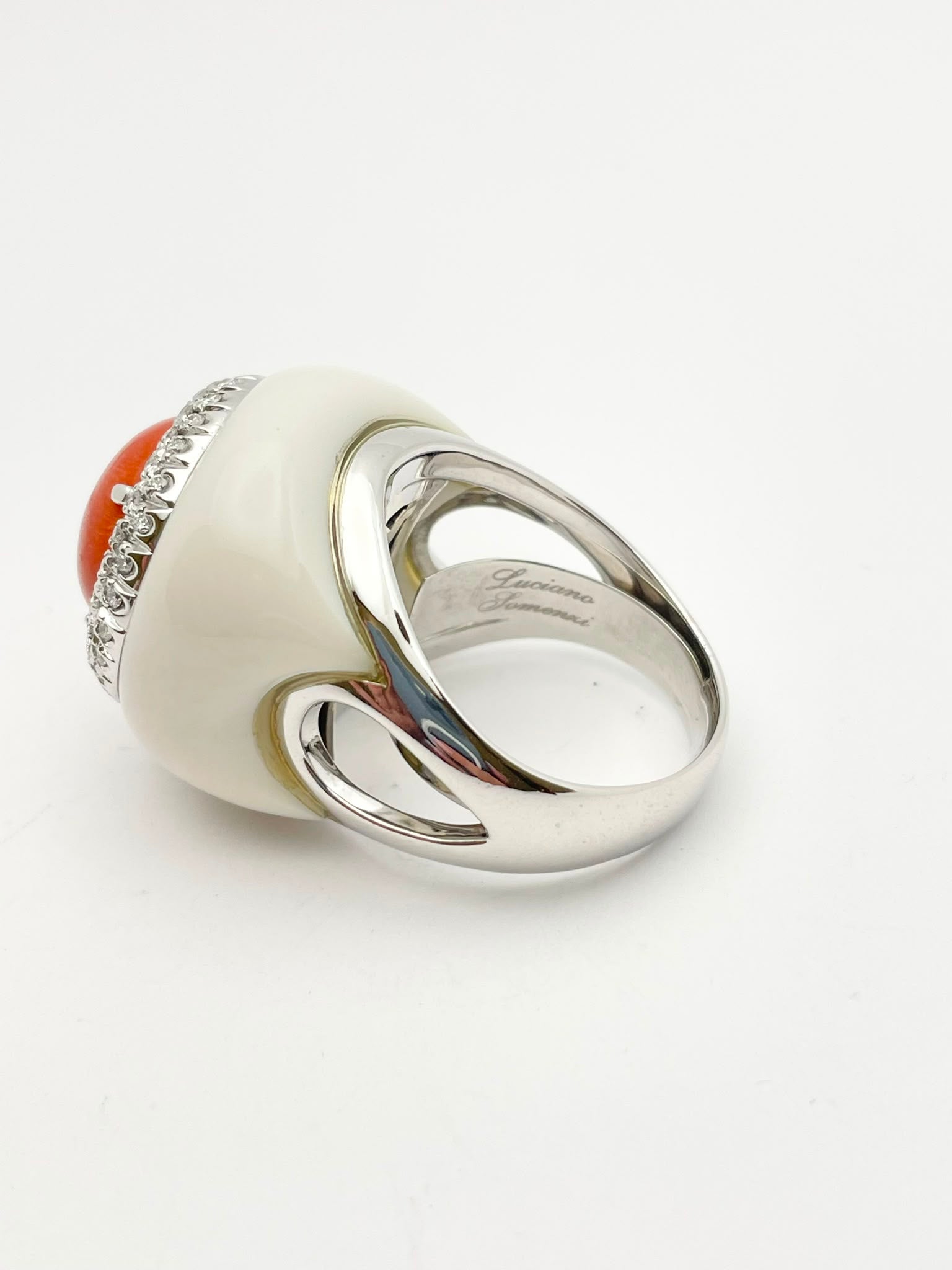 LUCIANO SOMENZI Cocktail Ring in white gold, Agate, Coral, and Diamonds