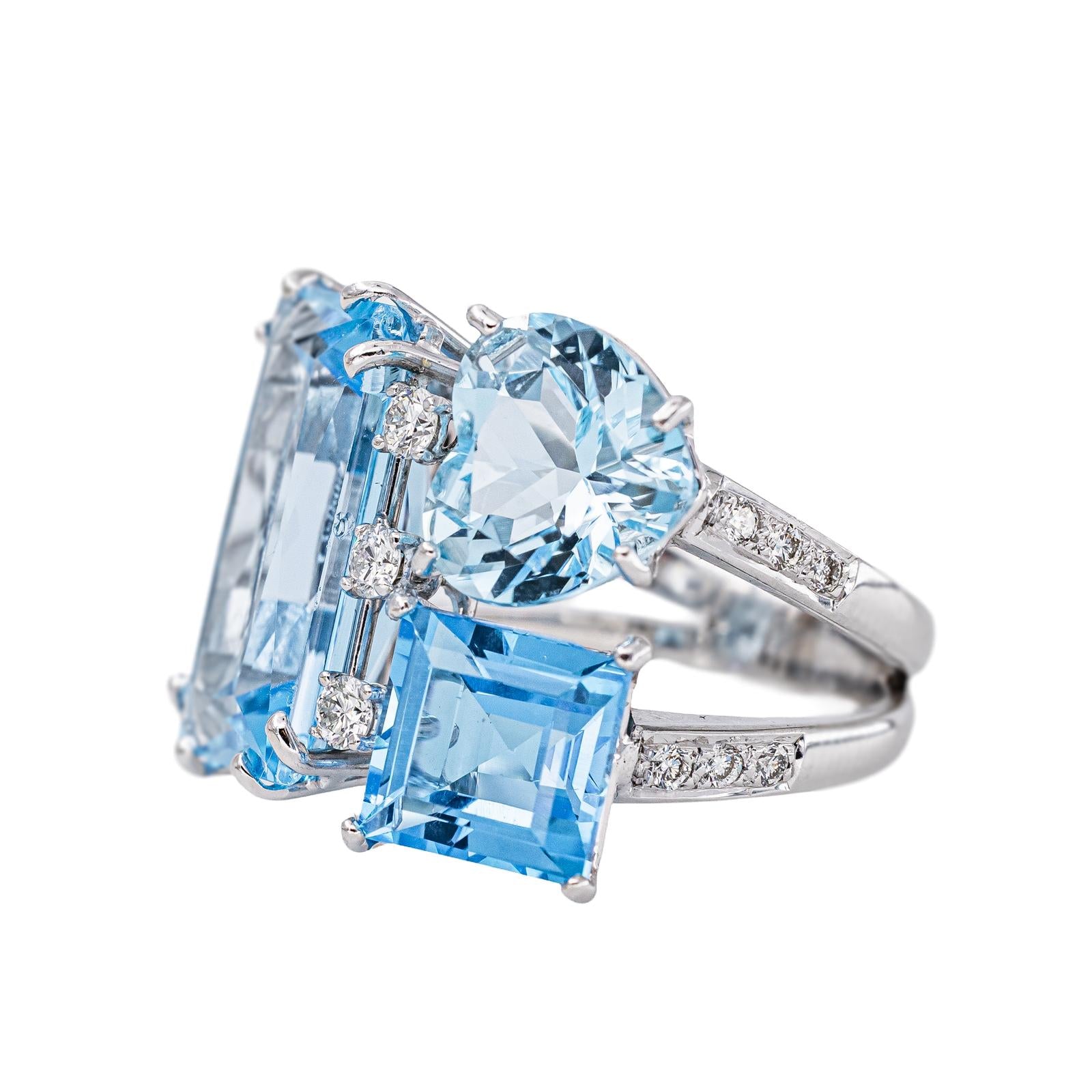 White gold Cocktail Ring with Topaz