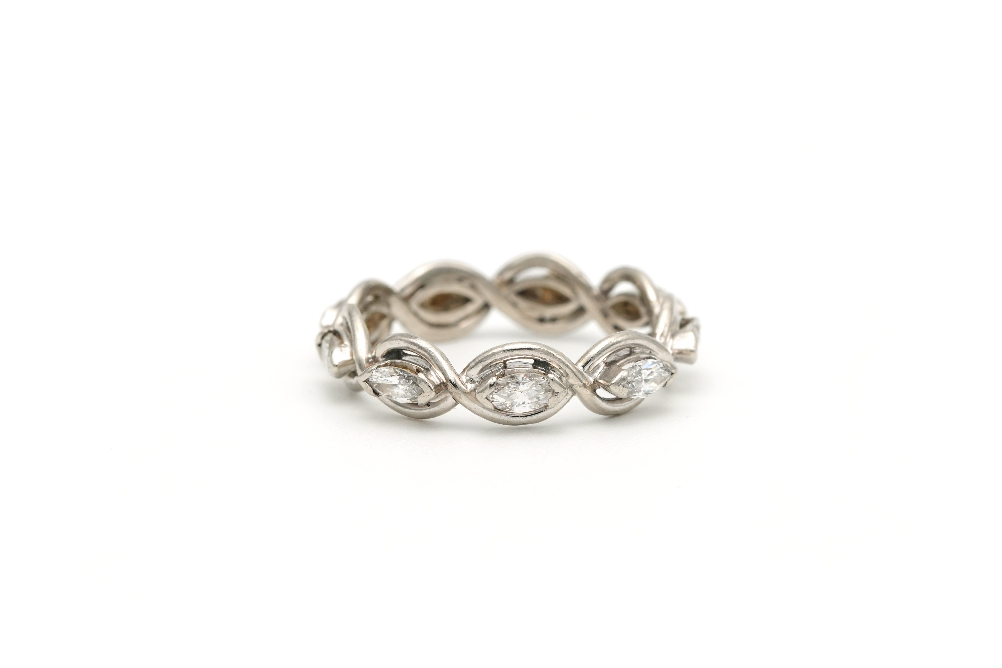 Wedding band ring in white, yellow gold and diamonds