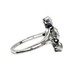 ART DECO Ring in Platinum with a Trio of Diamonds (Size 55)