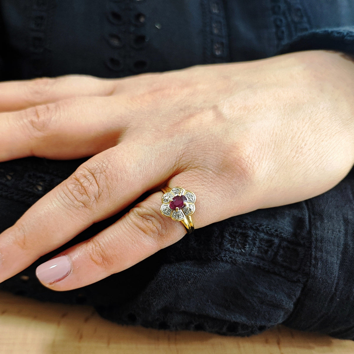 Entourage Ring in yellow gold, rubies, and diamonds