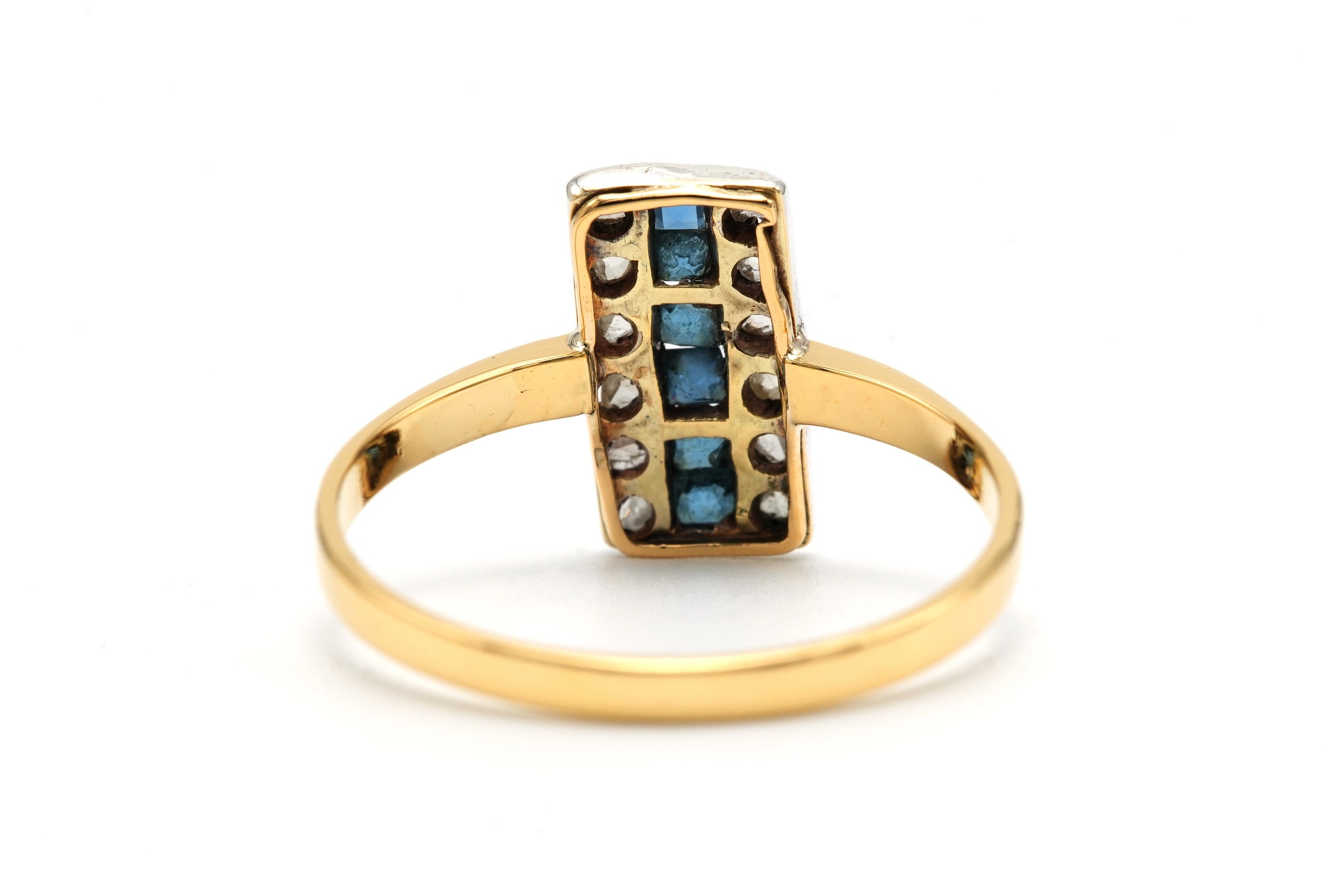 Bague en or jaune, saphirs et diamants