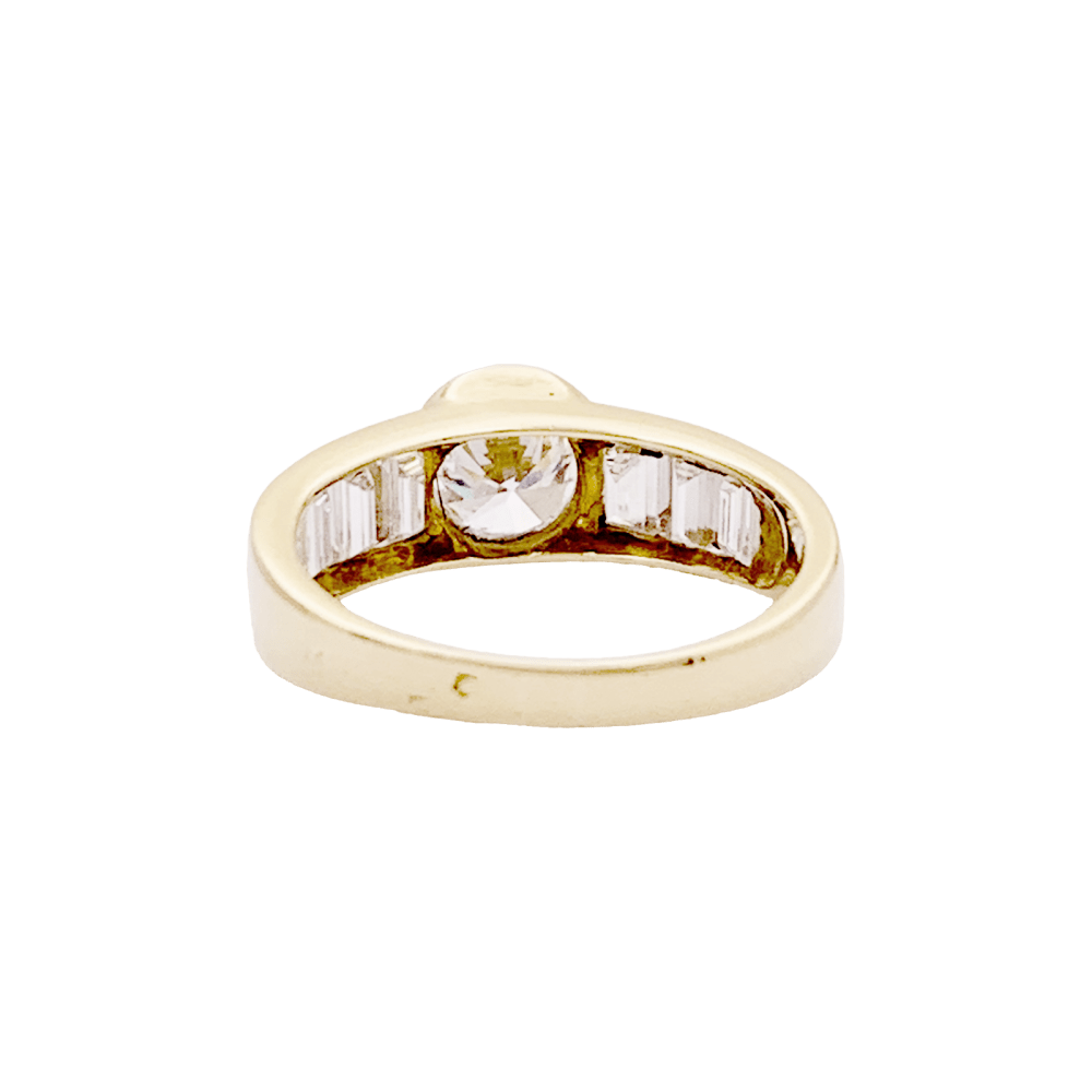 Bague or jaune et diamants.