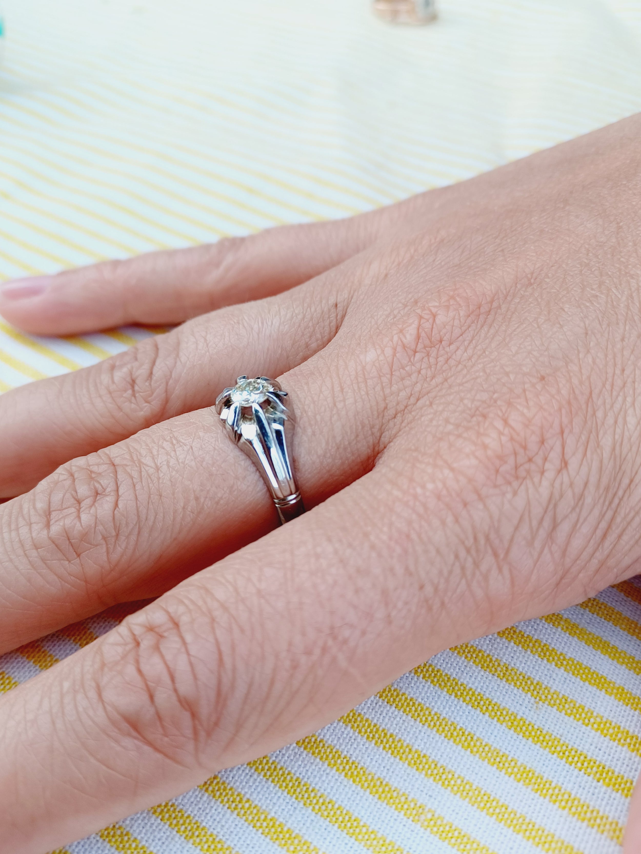 Ring Solitaire in white gold and diamonds