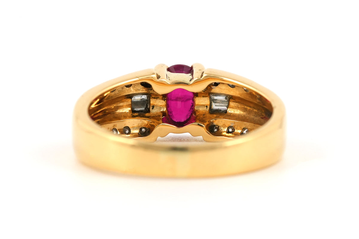 Bague en or jaune, rubis et diamants