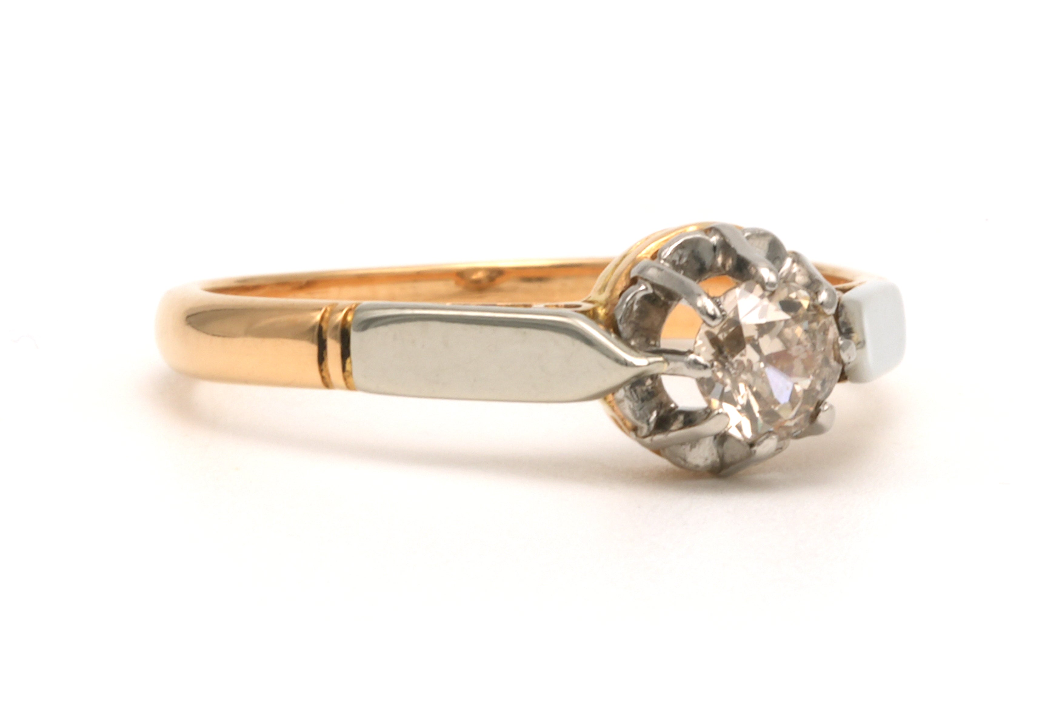 Solitaire ring in yellow gold and diamond