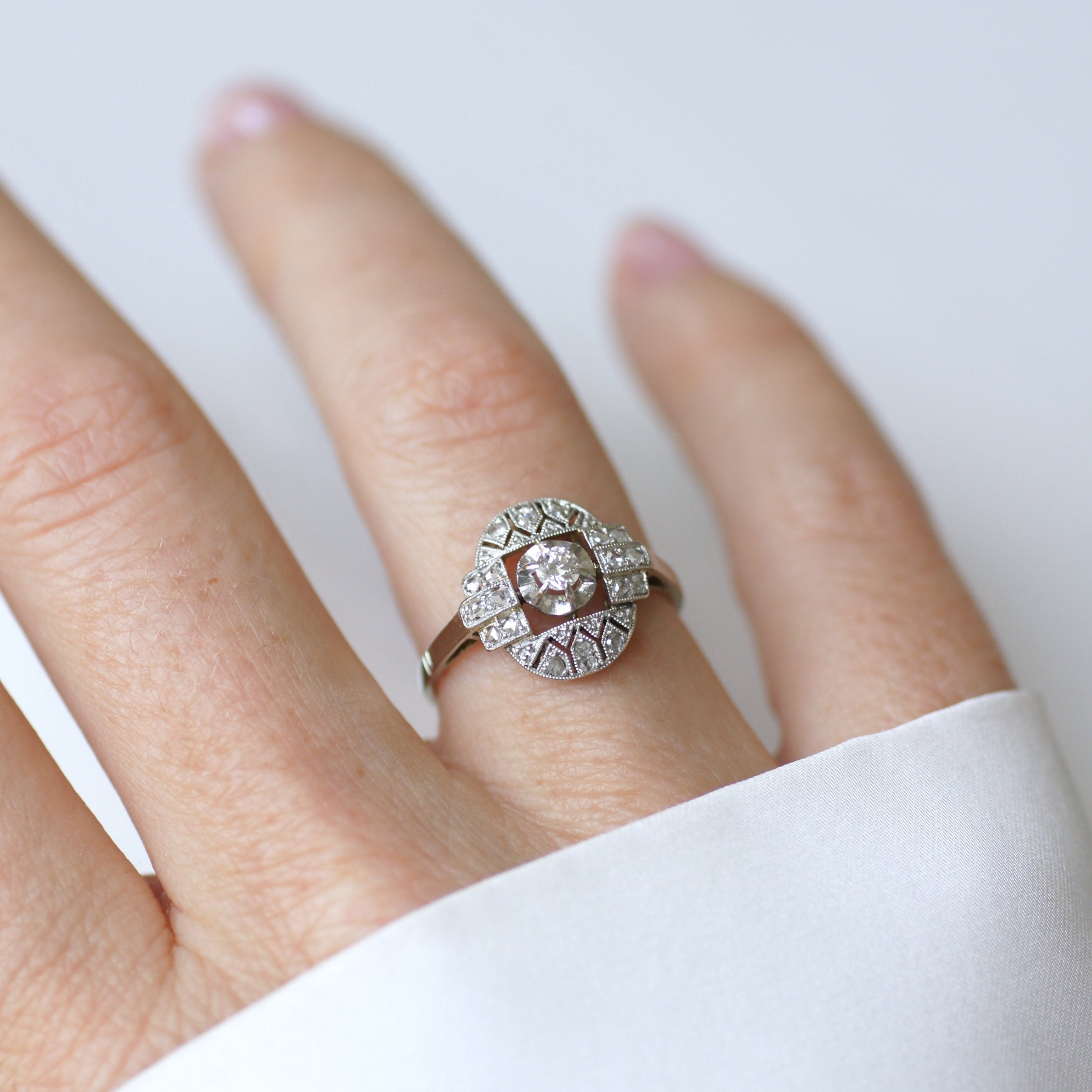Bague Entourage en or blanc, platine et diamants