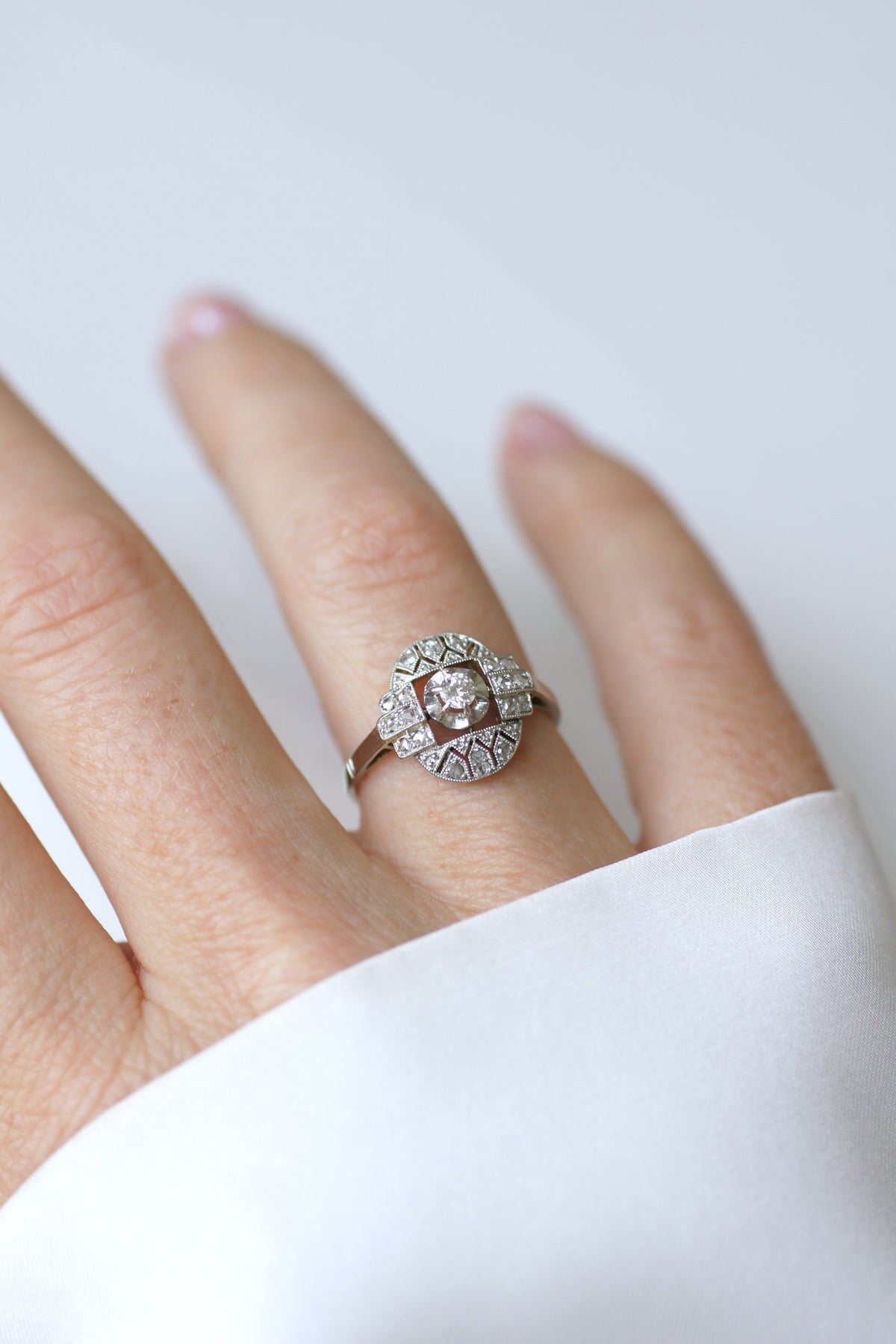 "Entourage" Ring in White Gold, Platinum, and Diamonds