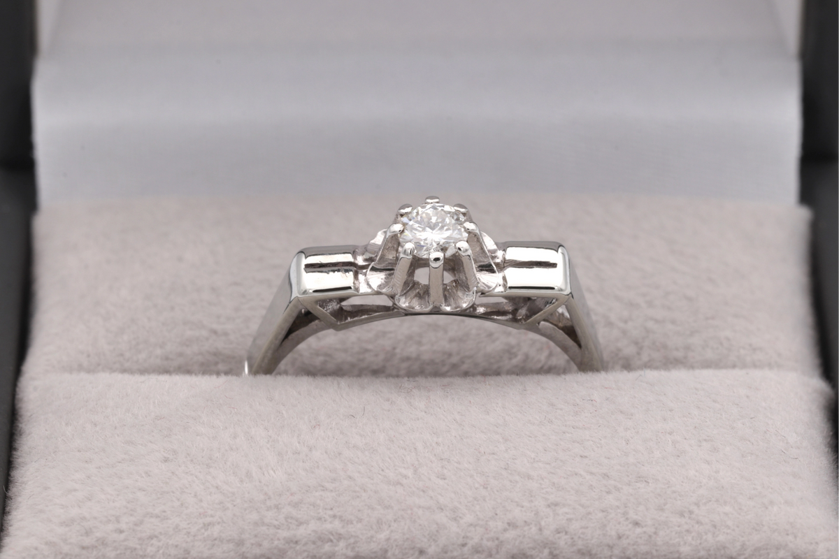 White Gold Solitaire Ring with Diamond