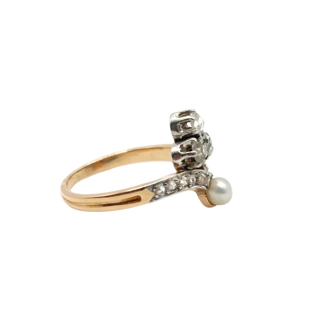 Ring made of rose gold, Platinum, a pearl, and diamonds