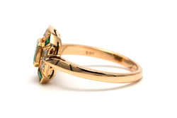 Bague Entourage en or jaune, émeraudes et diamants