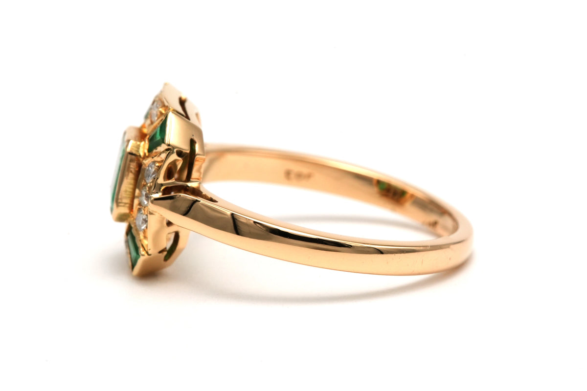 "Entourage" Ring in Yellow Gold, Emeralds, and Diamonds
