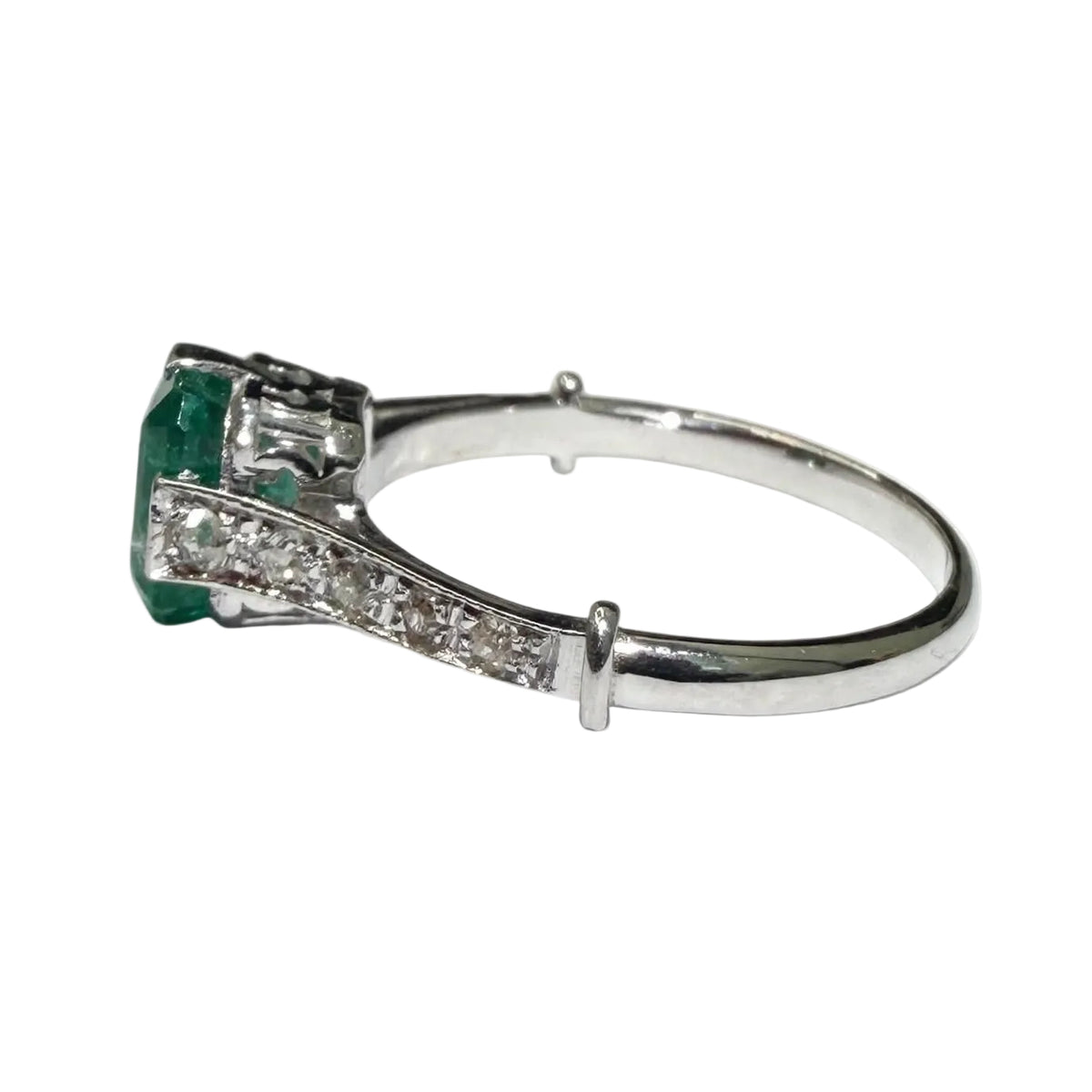 White Gold Solitaire Ring with Emerald and Diamonds